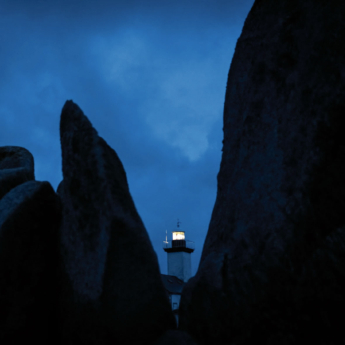 Meneham office tourisme bretagne nord Identite visuelle phare lumiere