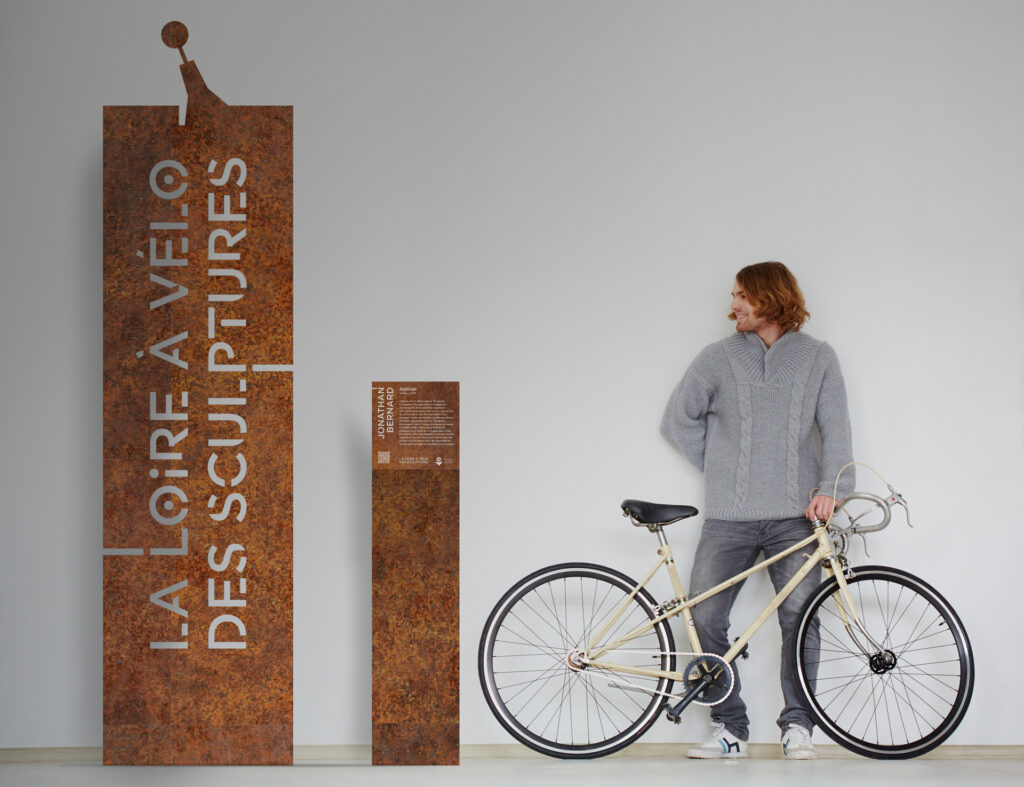 Mauges sur Loire Loire a velos des sculptures totem cartel Mauges sur Loire Loire a velos des sculptures totem cartel